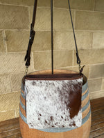Load image into Gallery viewer, TOTE - Cowhide Crossbody
